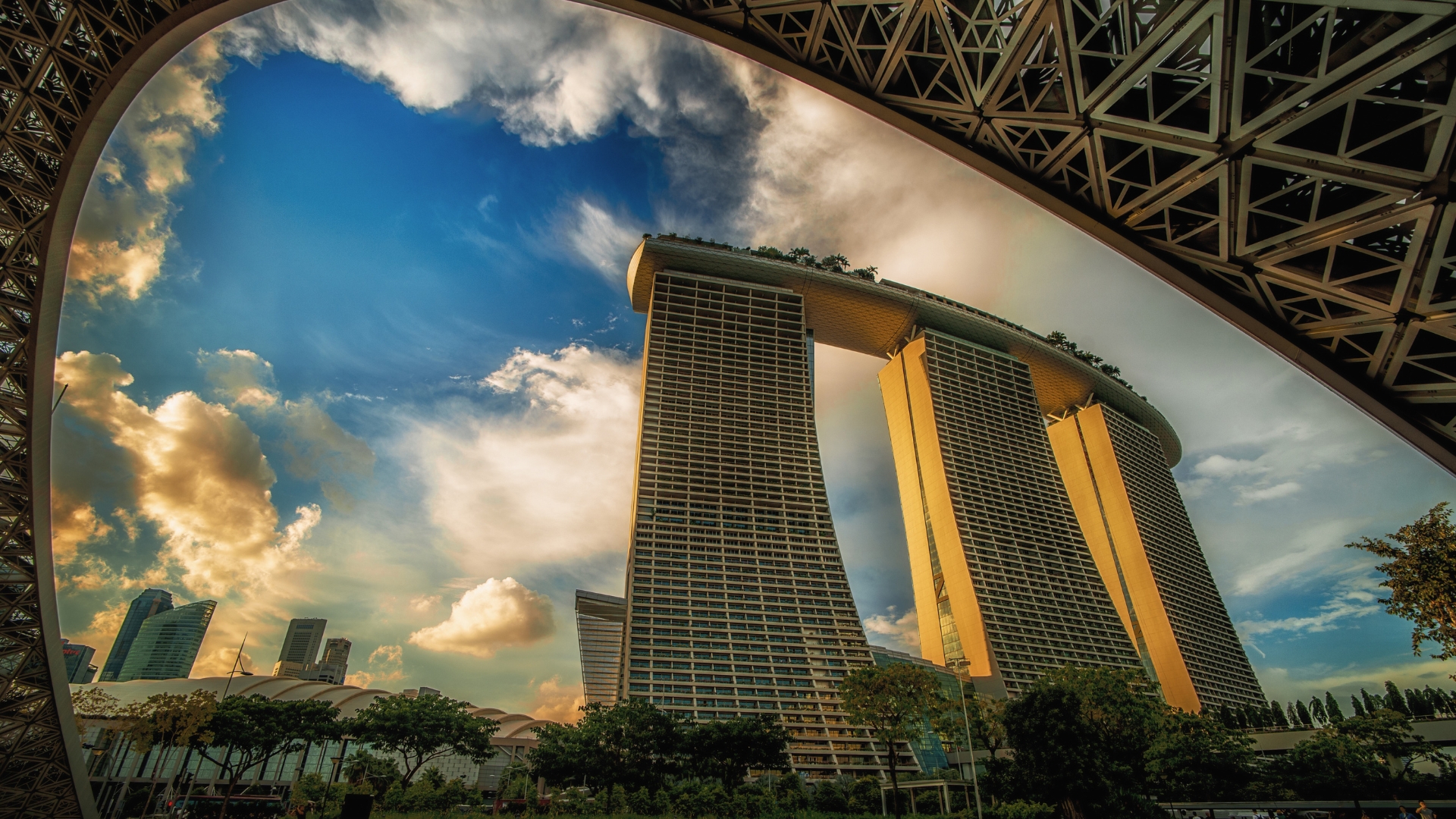 Singapore in Structure: 10 Iconic Buildings That Define the City