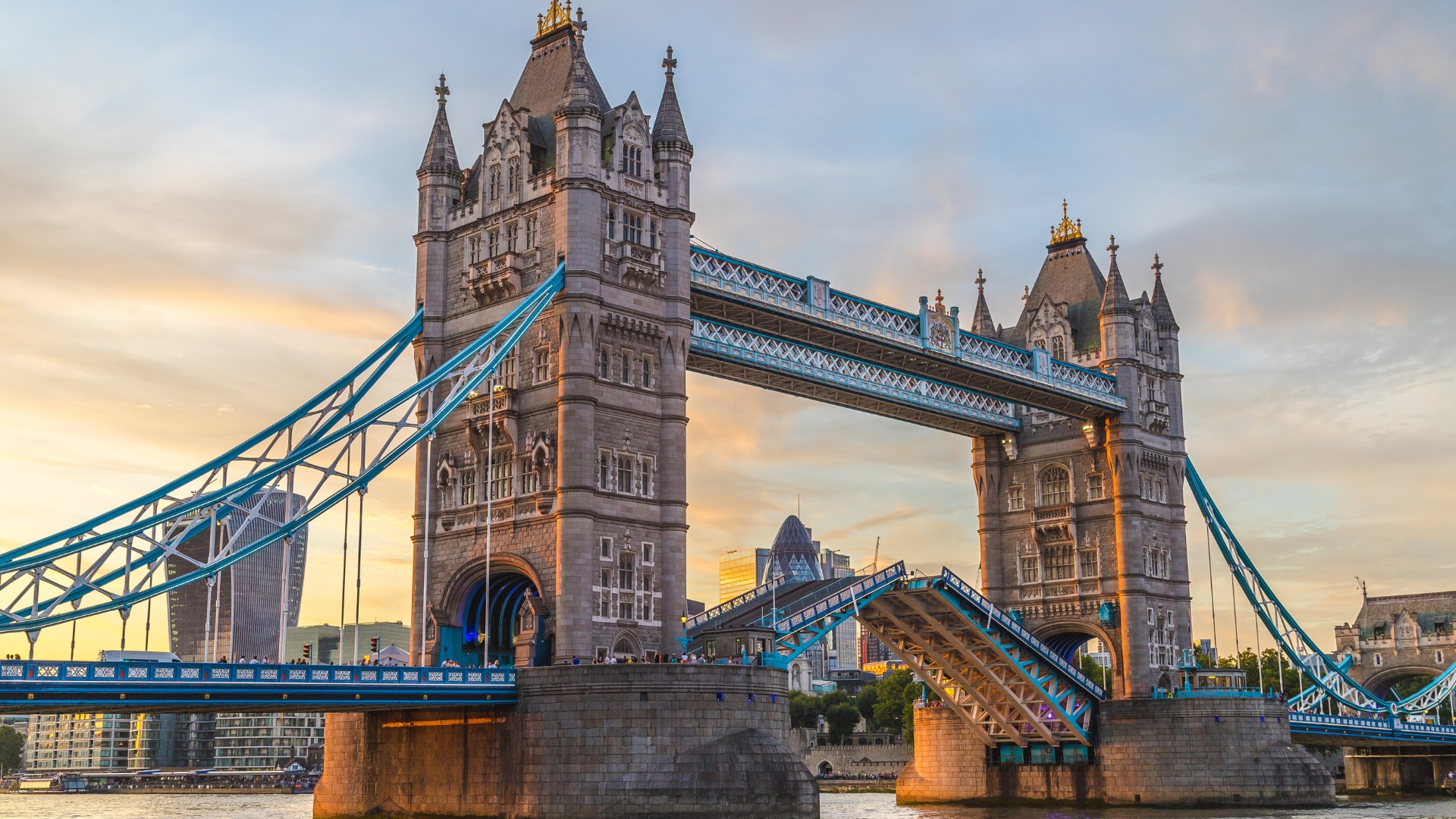 London's New Call of Fashion, Fine Art and Cuisine