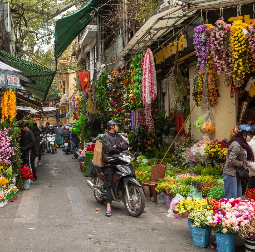 A Fresh Take on Solo or Pair Exploration in Hanoi