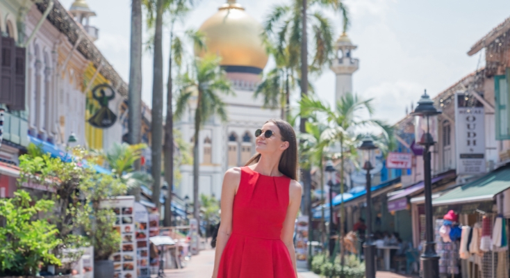 Experiencing the Authenticity of Neighbourhood Travel
