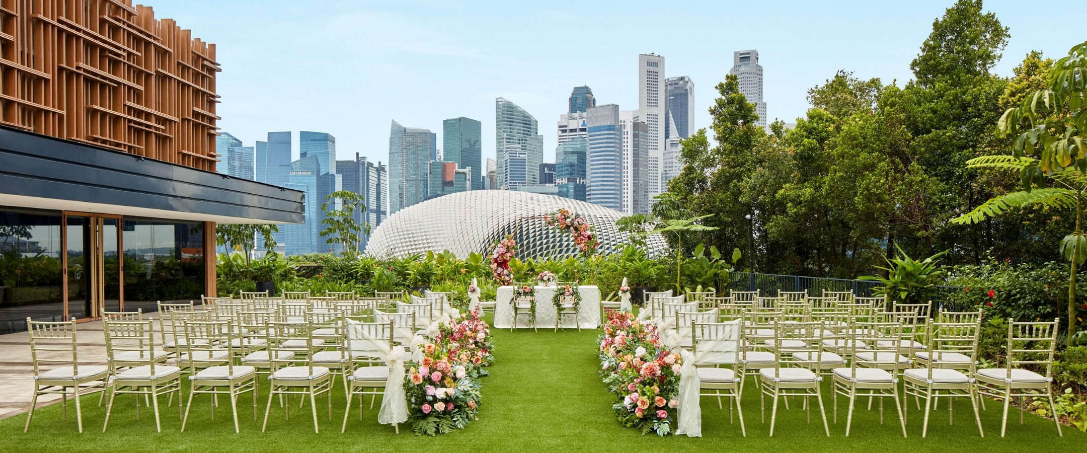 Skyline 绿色草坪