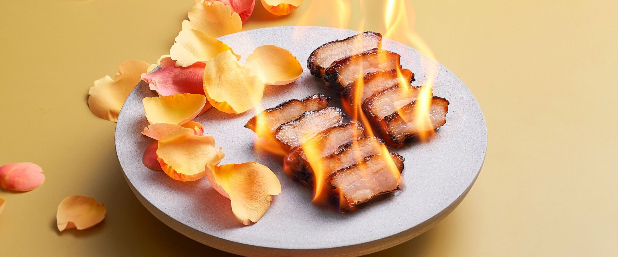 キャラメル風味のアップルウッドスモークイベリコ豚バラ肉