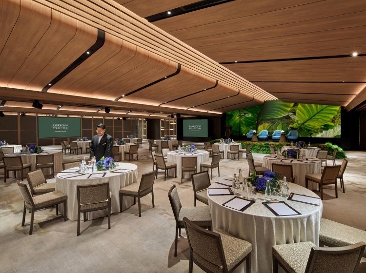 Atrium Ballroom Cluster Setup